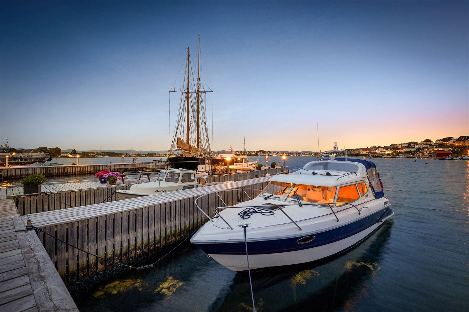 En av boligens mest attraktive bonusfaktorer er båtplassen som medfølger, og som har plass til en båt på opptil ca. 40 fot. Rettigheten til båtplassen er tinglyst. Galleribilde