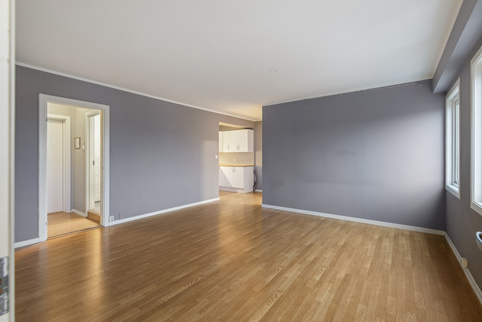 Stuen har gode møbleringsmuligheter Galleribilde