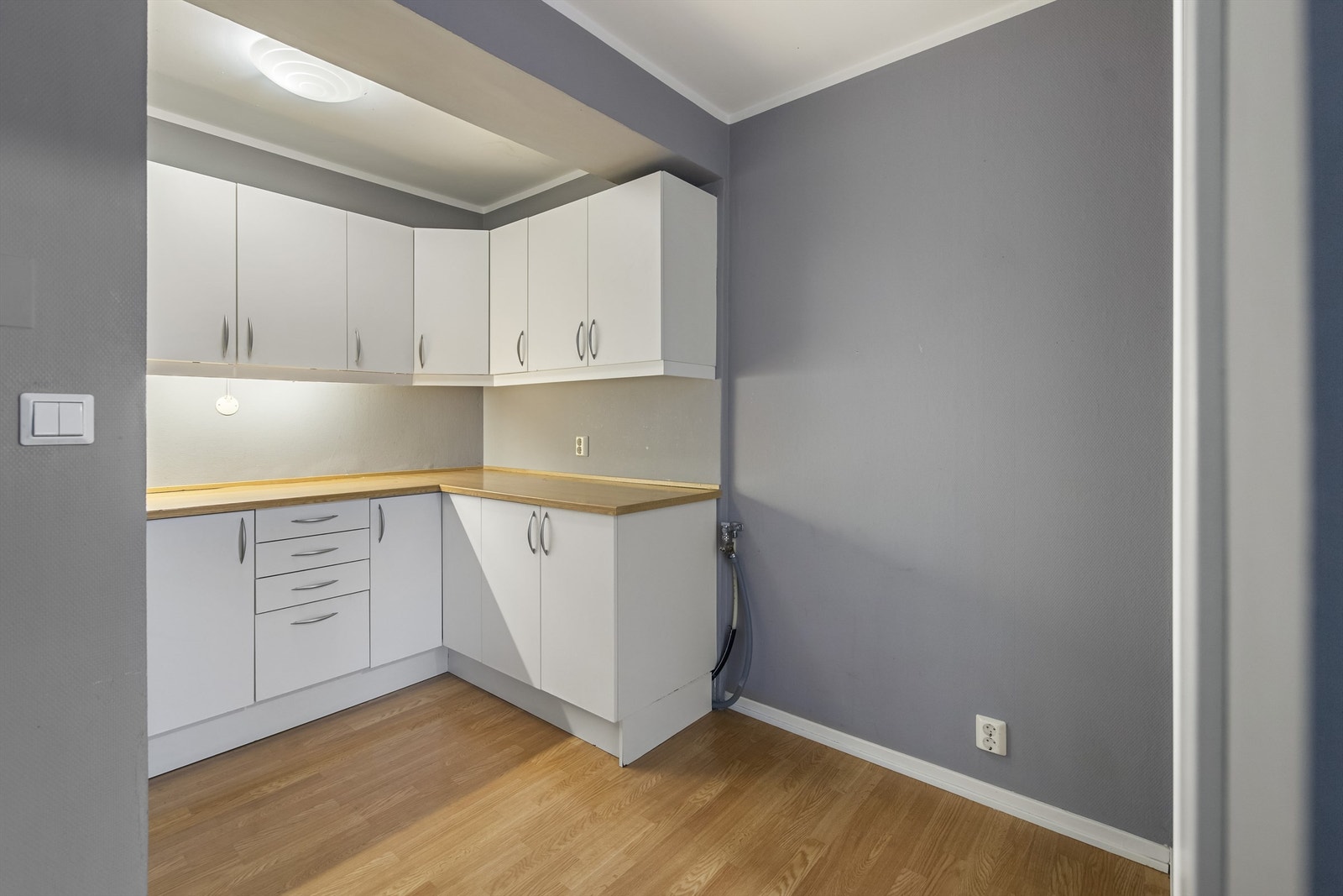 Godt med skap og benkplass Galleribilde