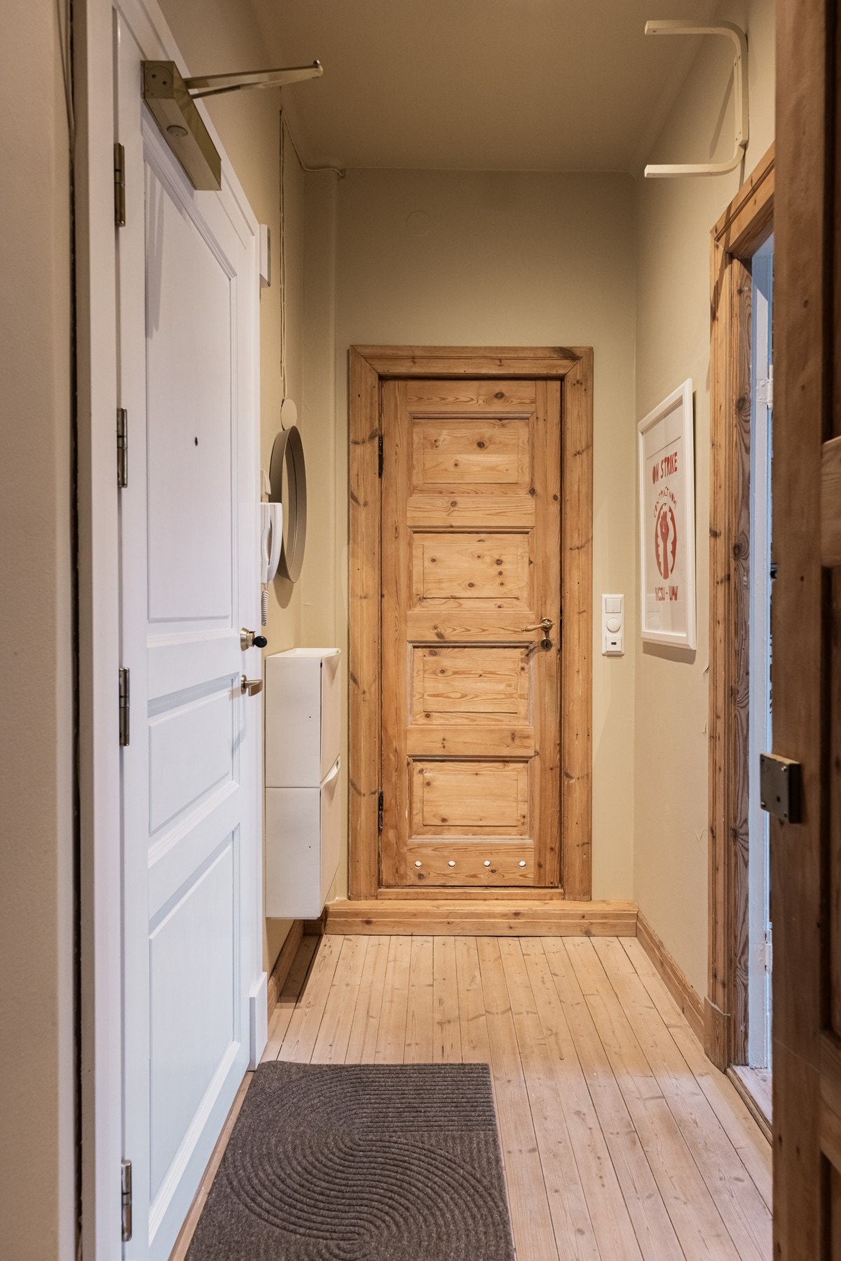 Inngangspartiet er et hyggelig første møte med boligen. Galleribilde