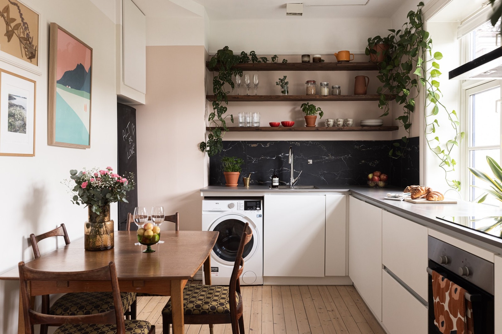 Det lekre kjøkkenet har innredning fra Kvik. Galleribilde