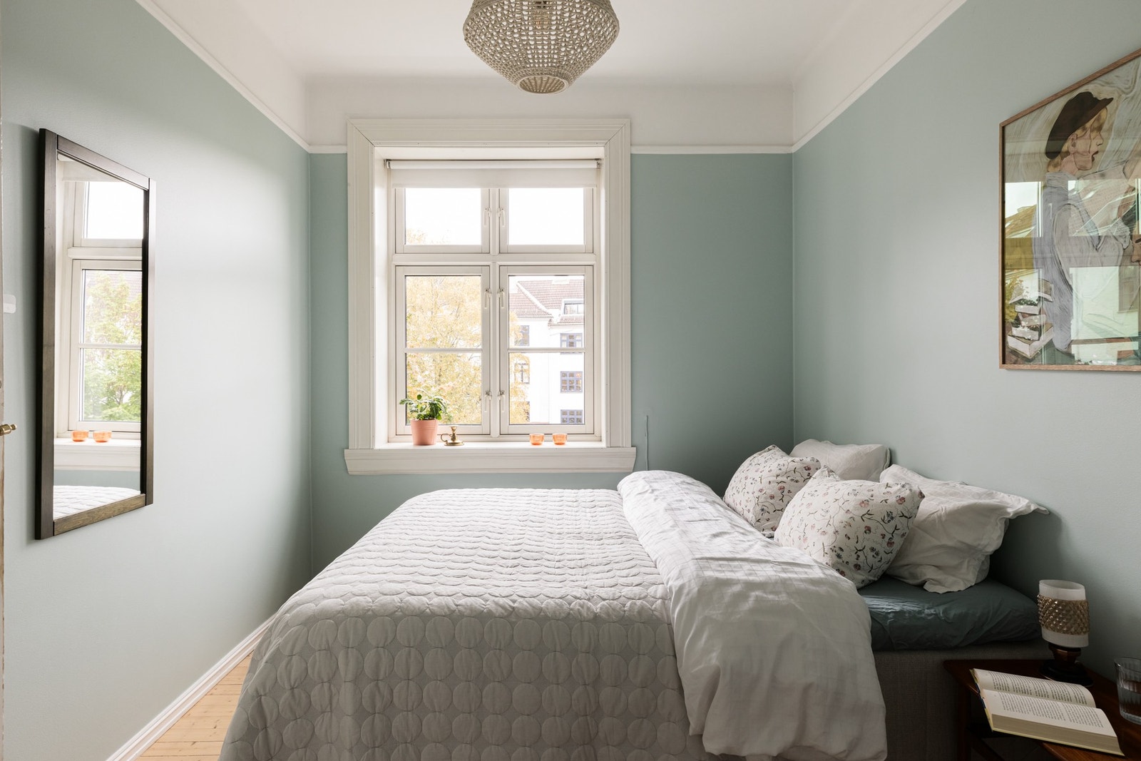 Soverommet er av god størrelse, med plass til dobbeltseng og ulikt soveromsmøblement. Galleribilde