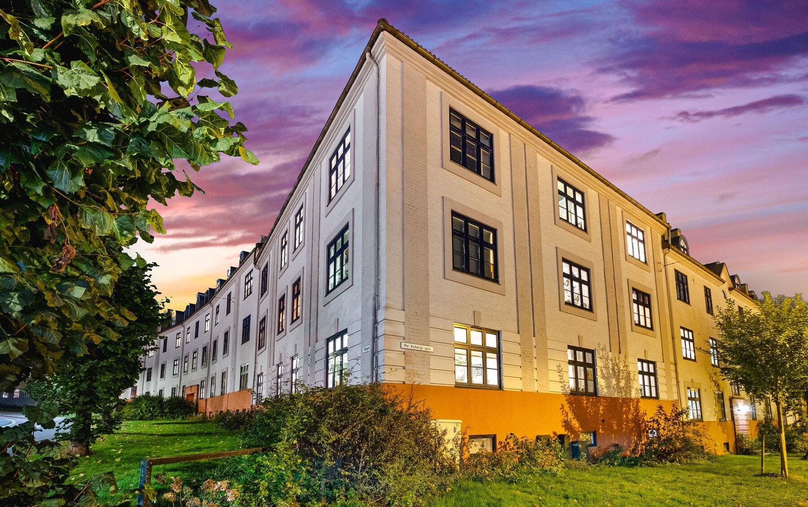 Leiligheten har en attraktiv beliggenhet i Kvartal XI, en av de klassiske Torshovgårdene. Galleribilde