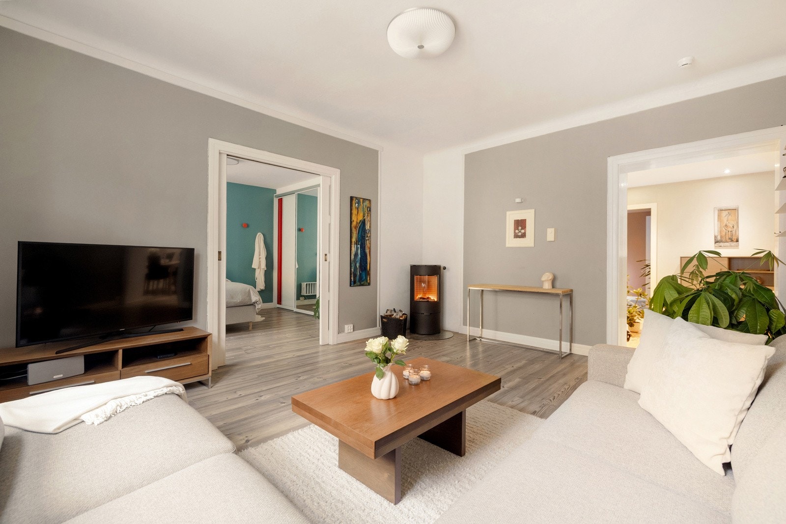 Den regulære romformen gir fleksible møbleringsmuligheter og en funksjonell sammenheng med resten av oppholdsarealet. Galleribilde