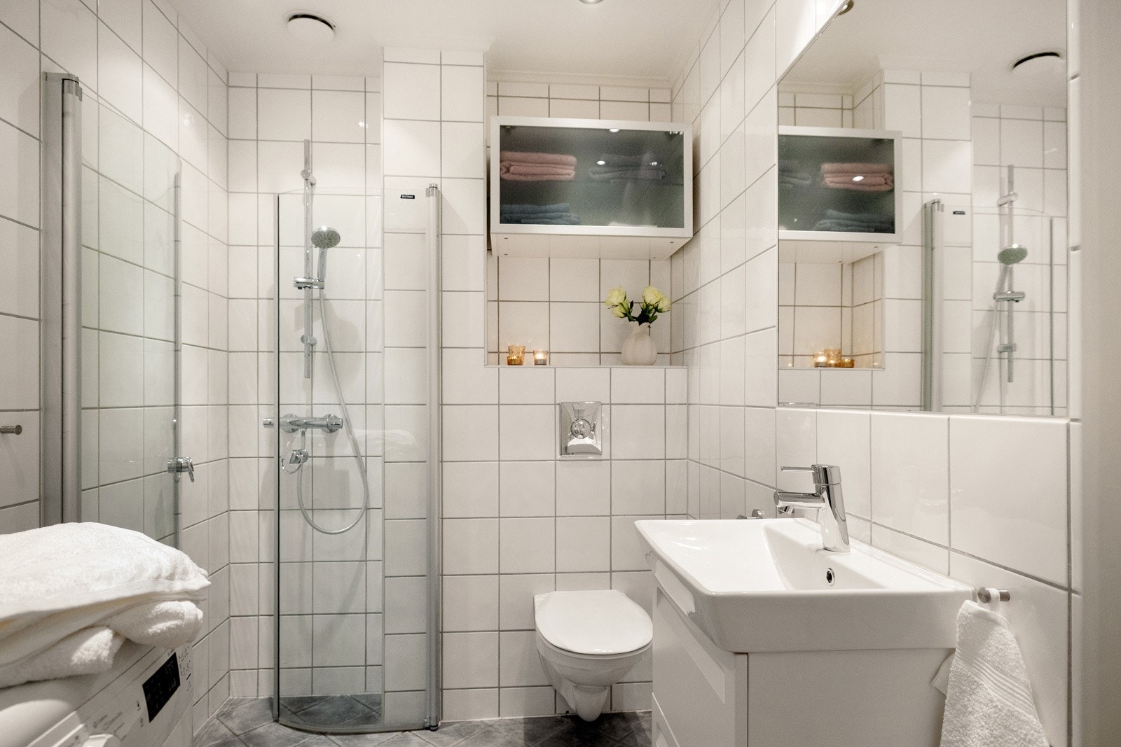 Badet ble pusset opp i 2007 gjennom aksjeselskapet. Veggene er belagt med fliser, og gulvet er flislagt med elektriske varmekabler. Innvendig tak har malte flater. Galleribilde