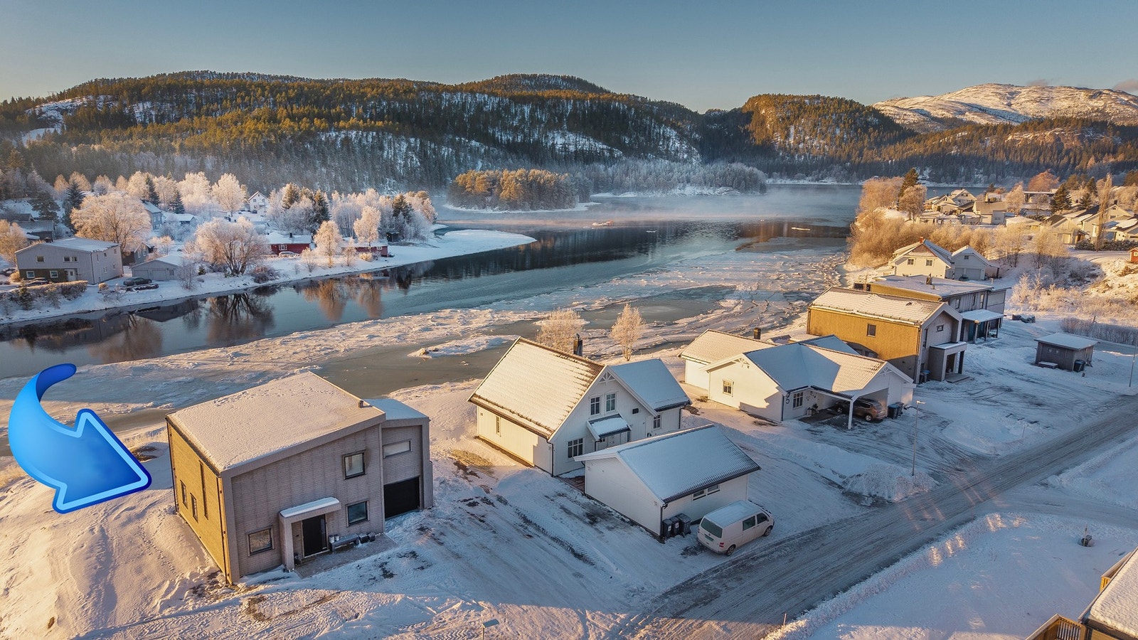 Boligen ligger tilbaketrukket, men samtidig sentralt og barnevennlig med gangavstand til skole, barnehage, fotballanlegg og nærbutikk Galleribilde
