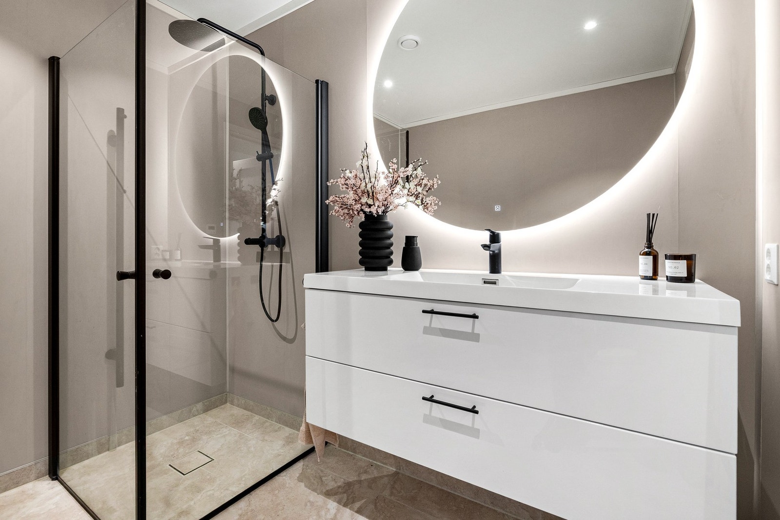 Gjennomførte og stilrene detaljer Galleribilde