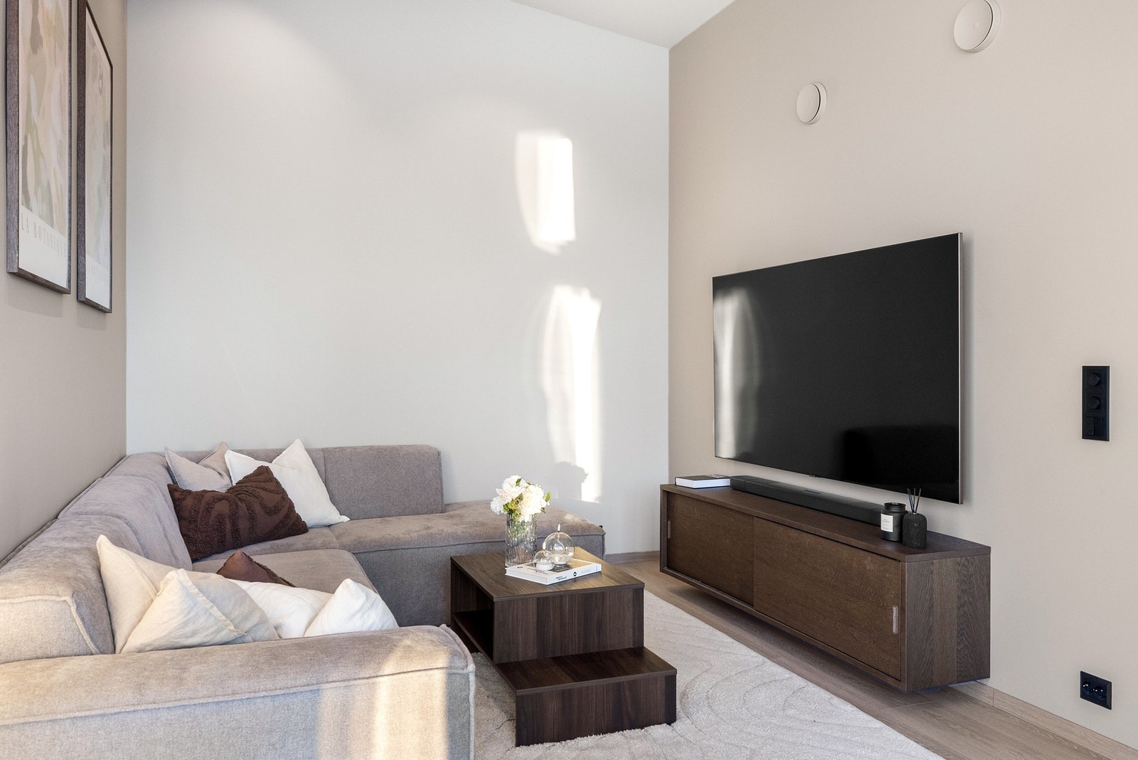 Lun og fin sone som egner seg godt for sofagruppe Galleribilde