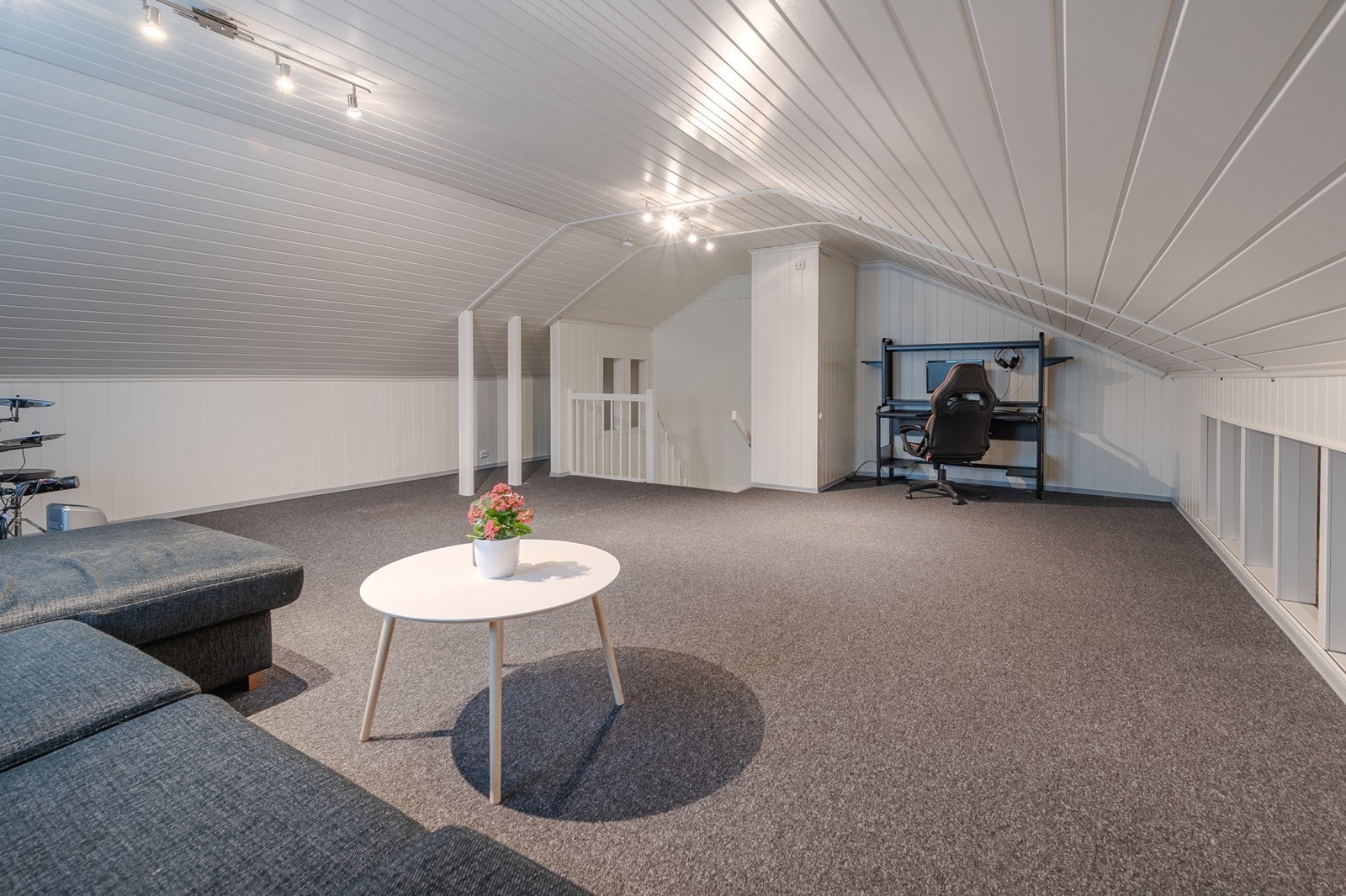 Om det er behov for flere soverom kan det enkelt settes i stand 2 soverom på loft - dette er godkjent i forhold til kommunale tegninger. Galleribilde