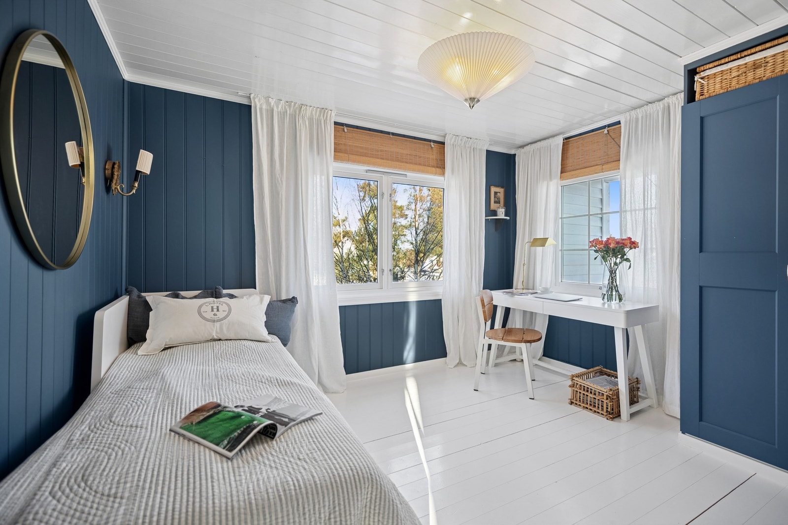 Soverom nr. 2 er lyst og trivelig, med god plass til dobbeltseng og øvrig møblering. Galleribilde