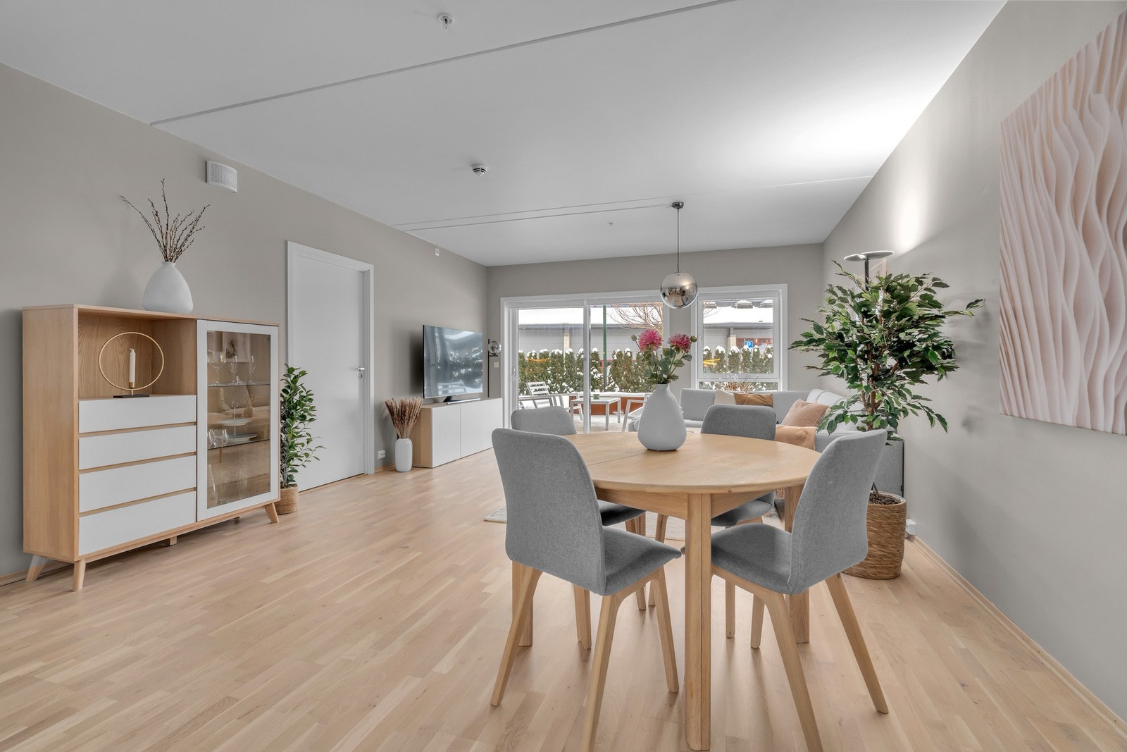 Leiligheten har en fin og åpen planløsning med flere møbleringsmuligheter Galleribilde