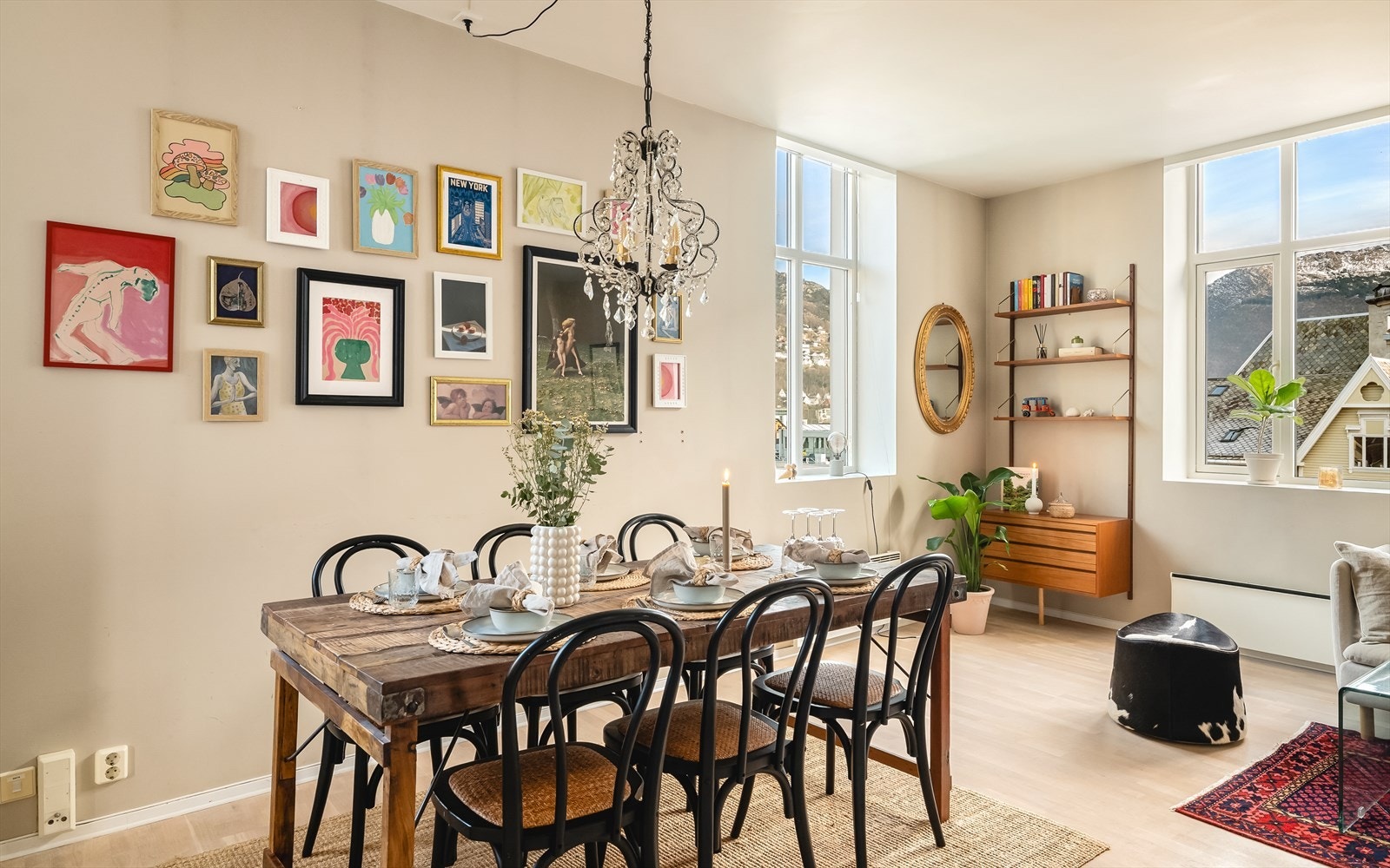 - Leiligheten har imponerende takhøyde på 2,78 meter - Galleribilde