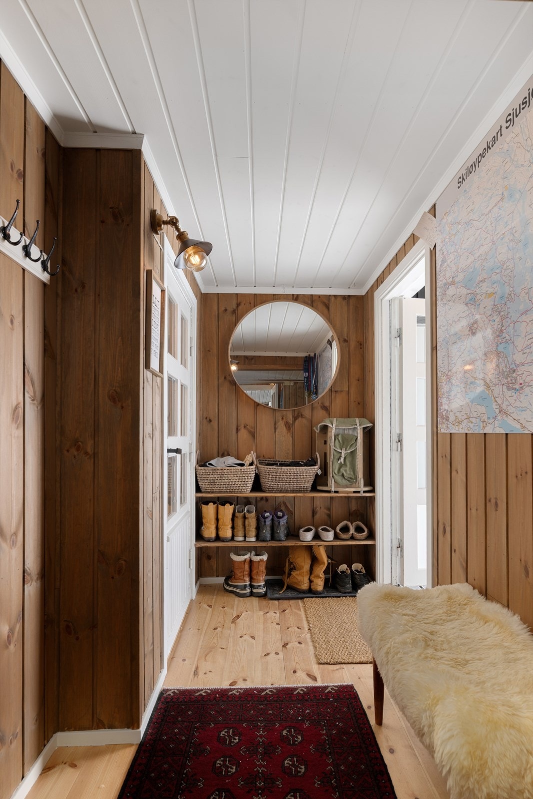 Entré med plass til sko og yttertøy. Galleribilde