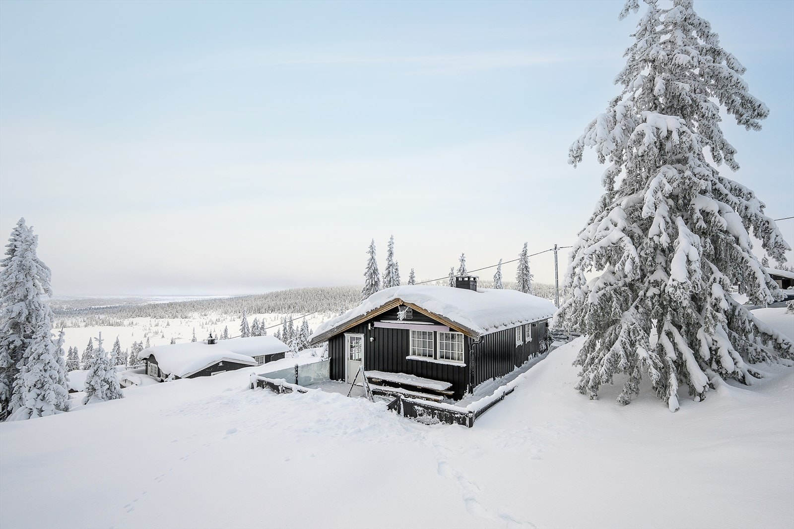 En klassisk, opprinnelig eldre hytte med fin beliggenhet i populære omgivelser. Galleribilde