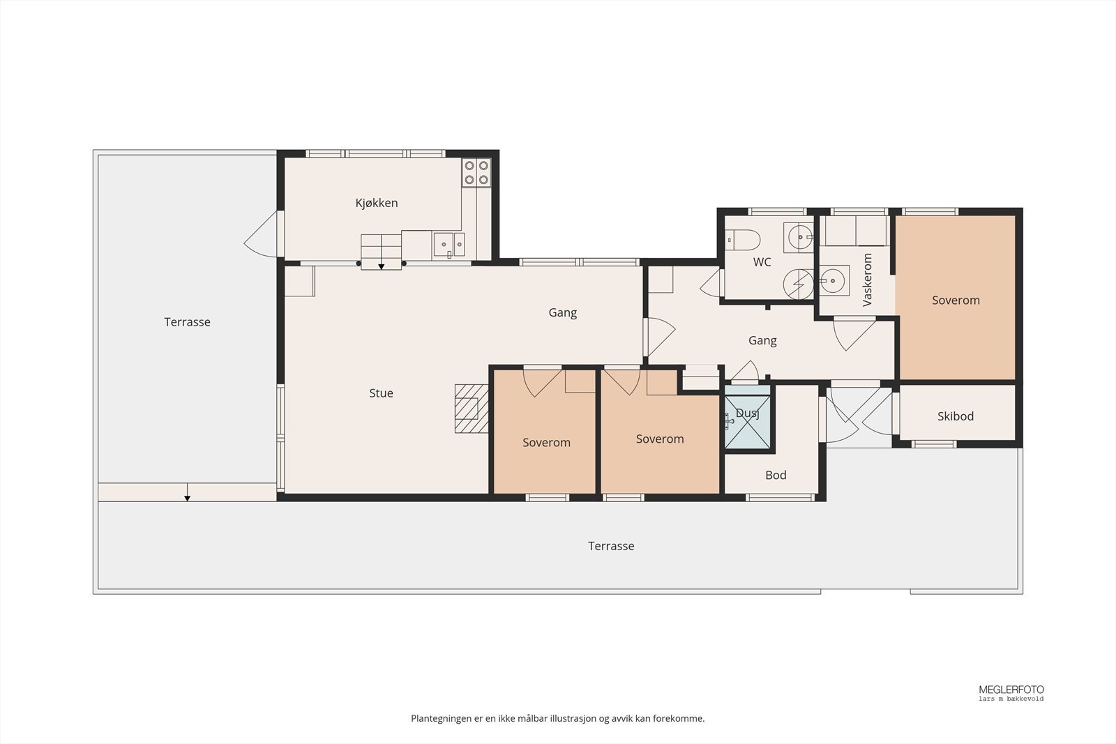 Planløsningen er tradisjonell med åpen stue- og kjøkkenløsning, tre soverom, bad, wc og vaskerom. Galleribilde