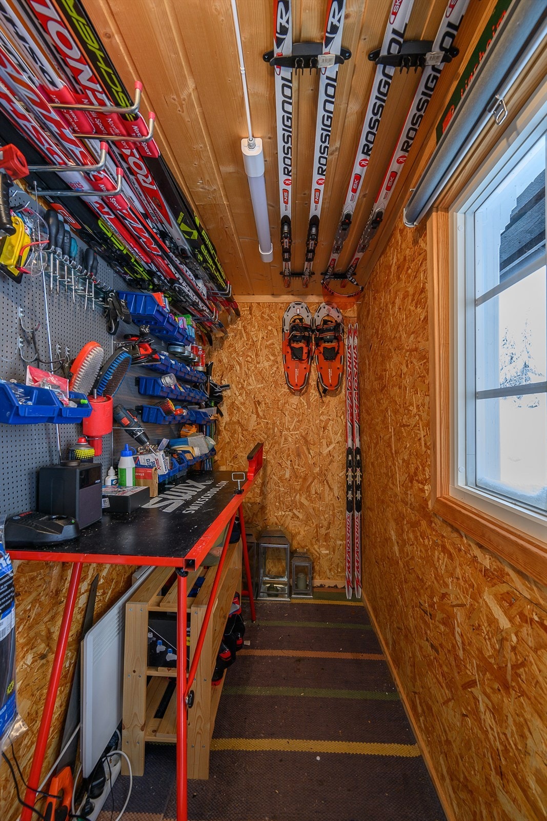 Sportsbod med gode muligheter for blant annet smøring av ski. Galleribilde