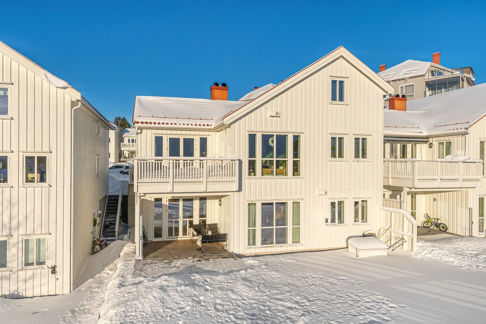 Utgang fra stuen til den flotte balkongen som måler 17 kvm. Galleribilde