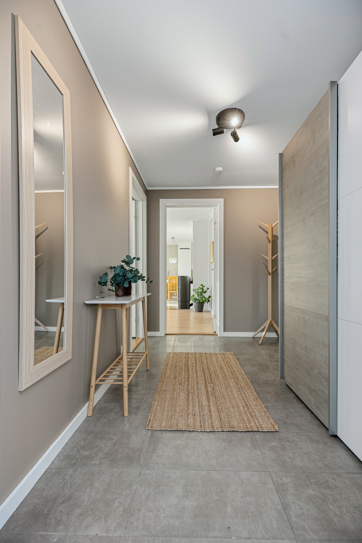 Hyggelig velkomst inn i leiligheten. Galleribilde