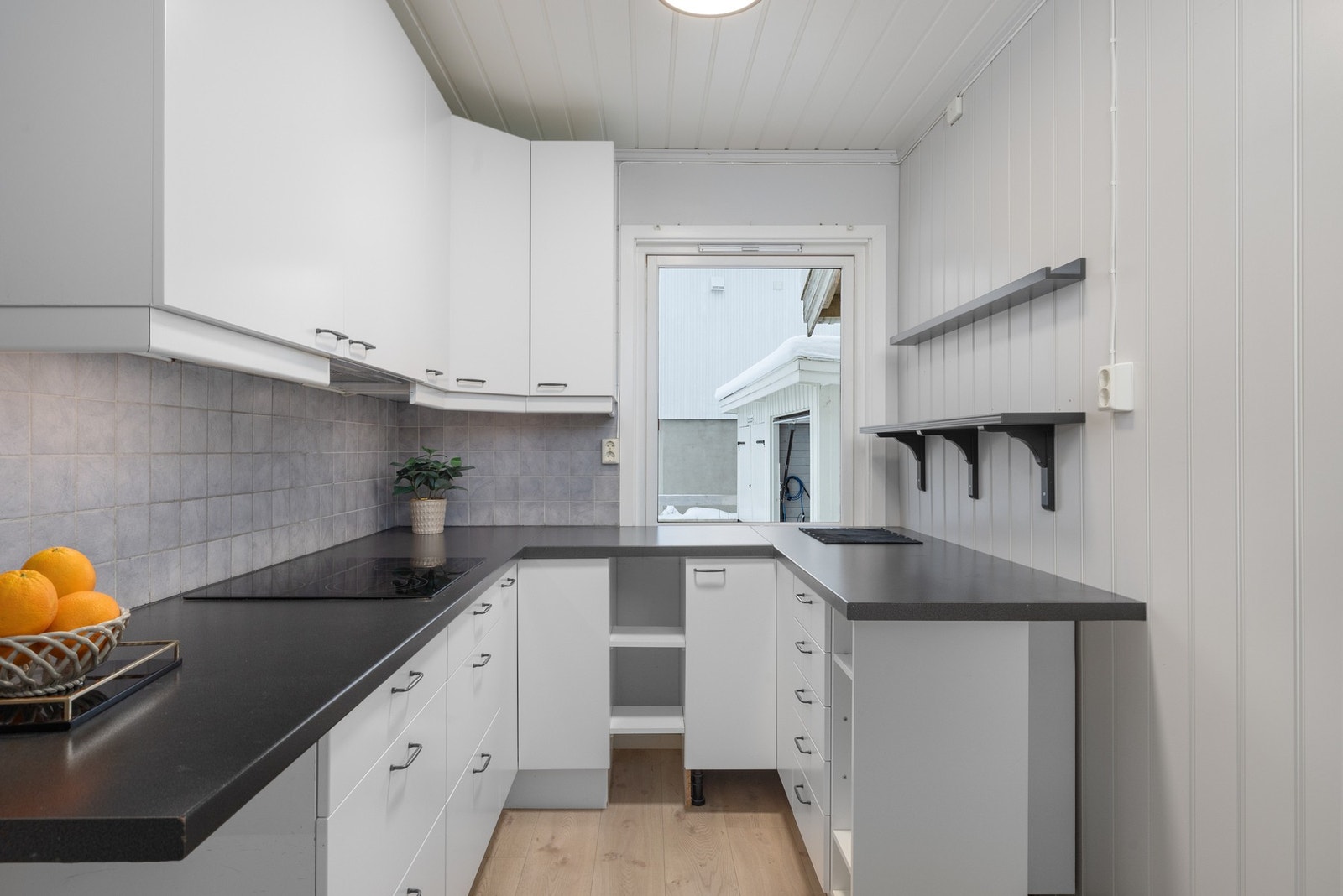 Praktisk kjøkken med god arbeidsflyt Galleribilde