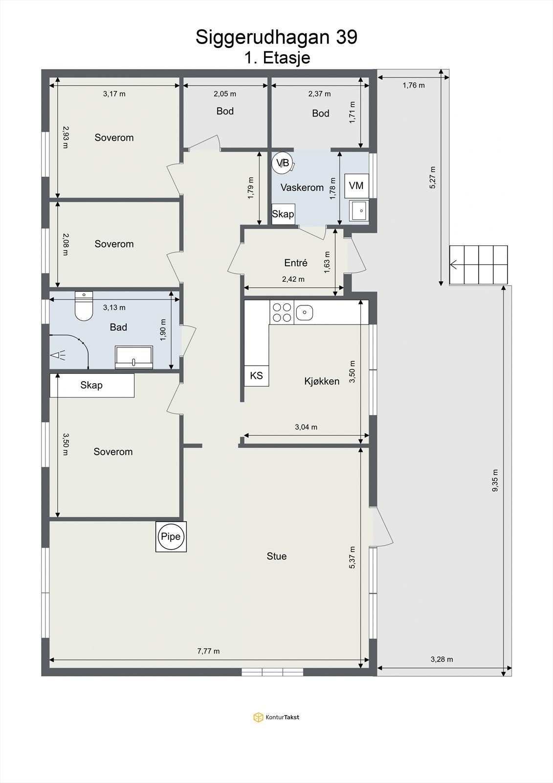Planløsningen er praktisk med alt på ett plan, inkludert tre soverom, bad og separat vaskerom. Galleribilde