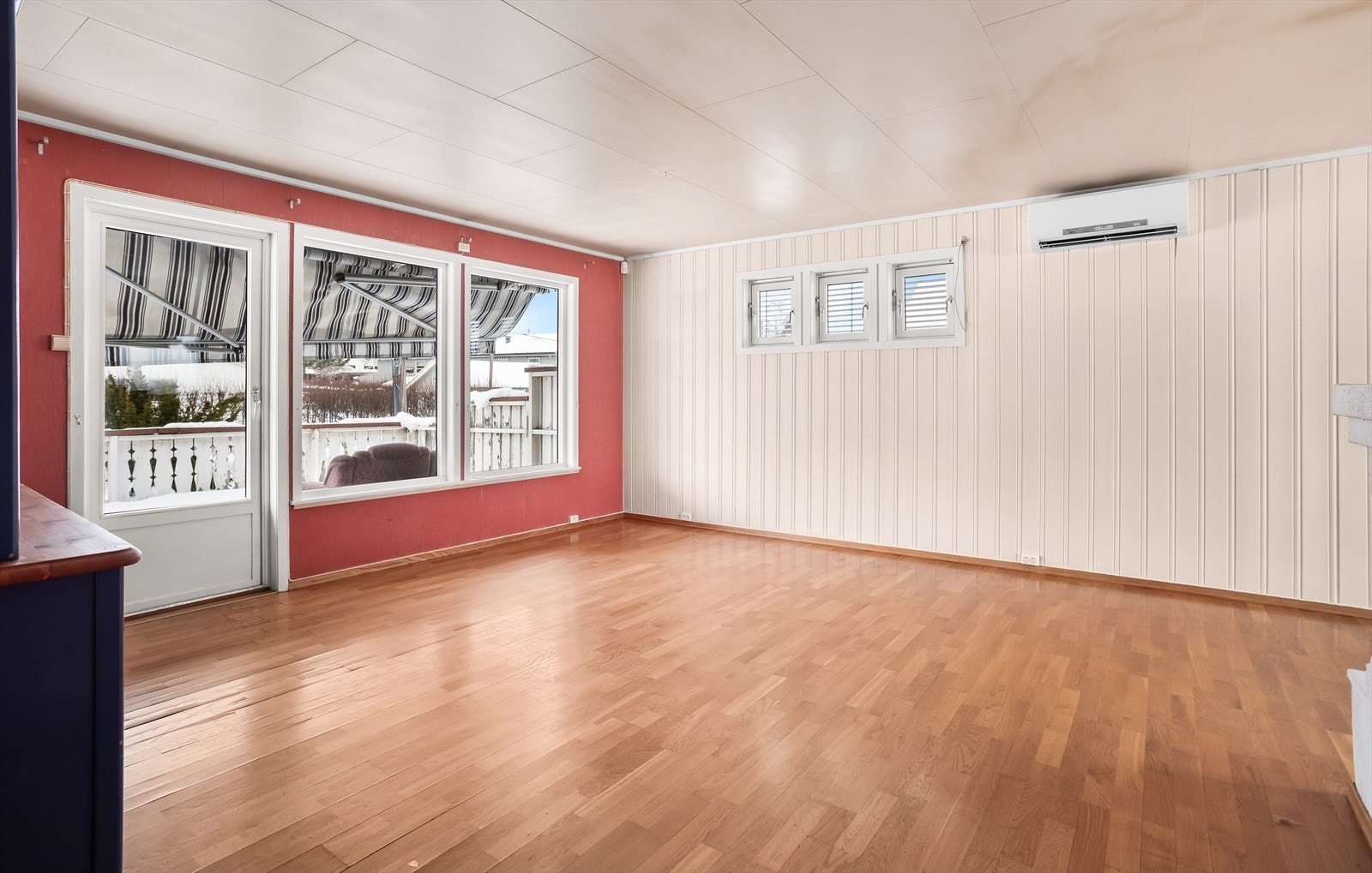 Fra stuen er det direkte utgang til den store terrassen. Galleribilde