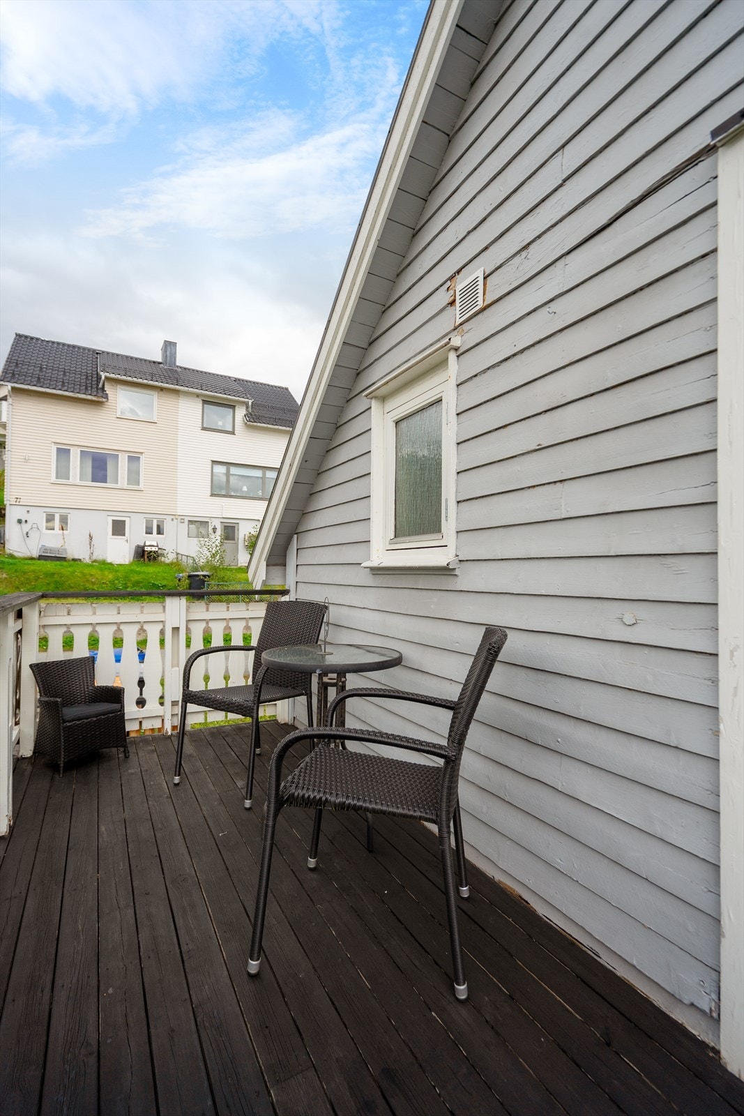 Her kan du nyte frisk luft og solrike dager rett utenfor soverommene Galleribilde