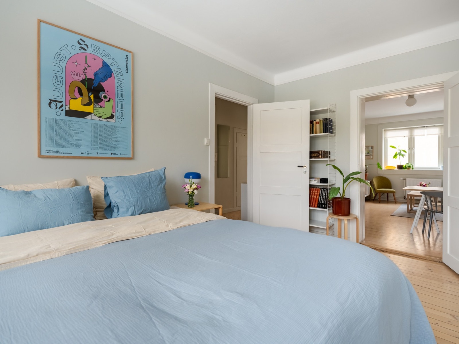 Soverommet er på ca. 14 m². Rikelig med plass, med andre ord! Galleribilde