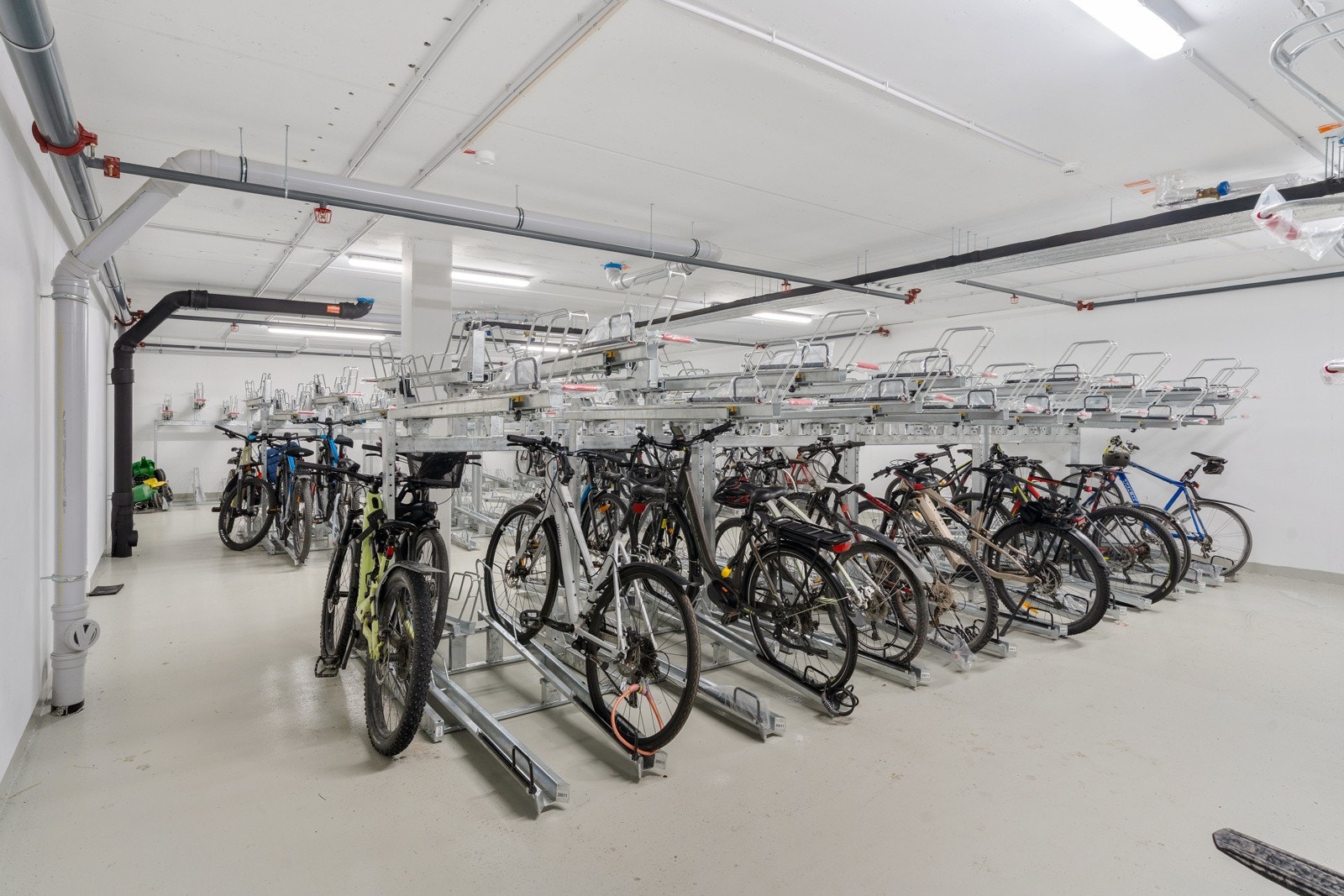 Felles sykkelparkering. Galleribilde