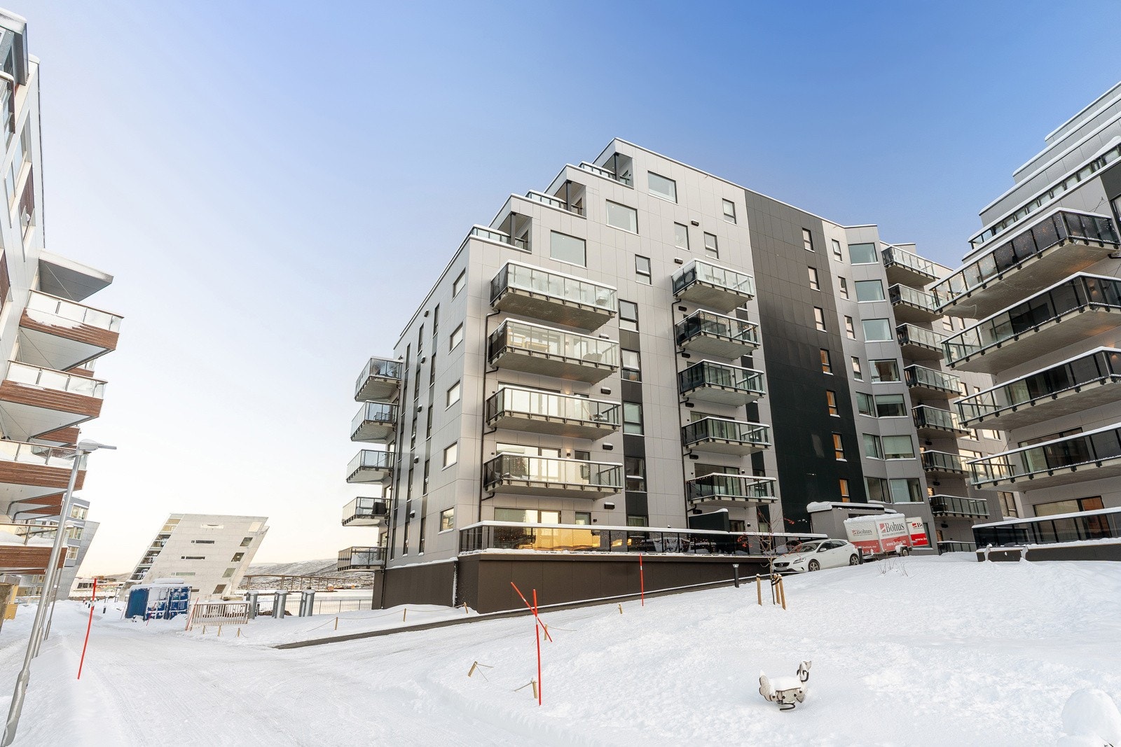 Fellesområdet er pent opparbeidet med lekeplass Galleribilde