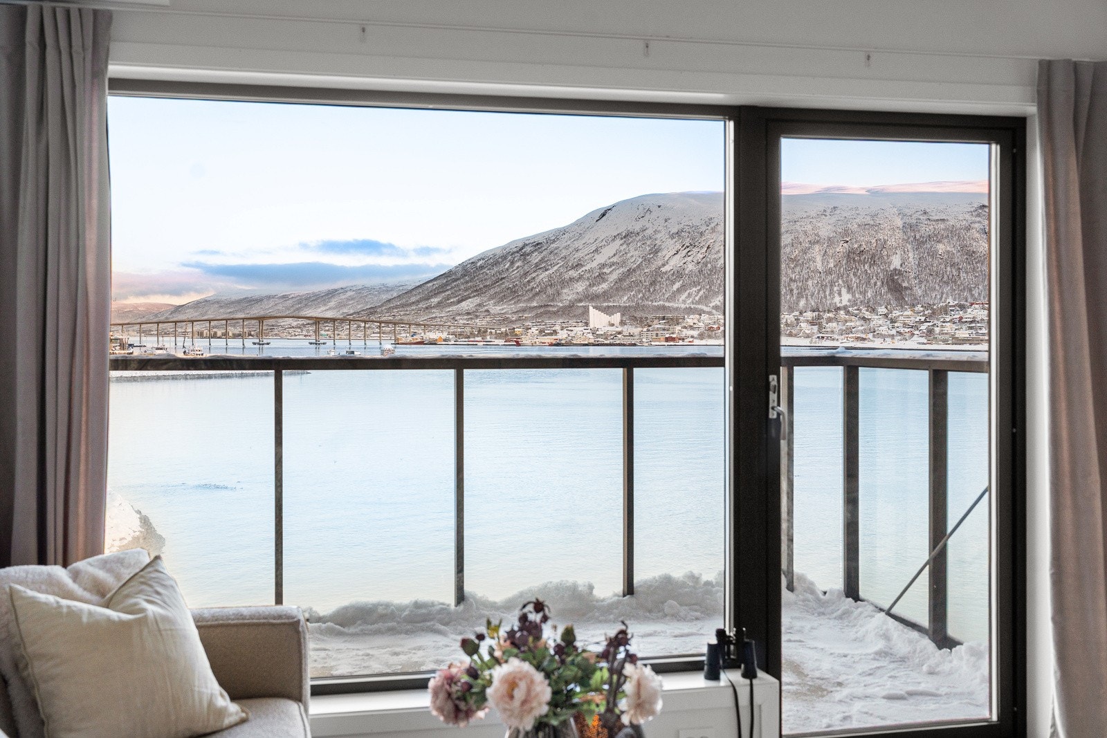 Velkommen til Hjalmar Johansens gate 314 - Presentert av Robin C. Lund! Galleribilde