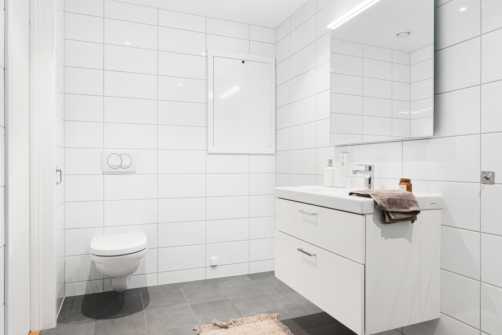 Her er det varmekabler i gulv og opplegg for vaskemaskin. Galleribilde