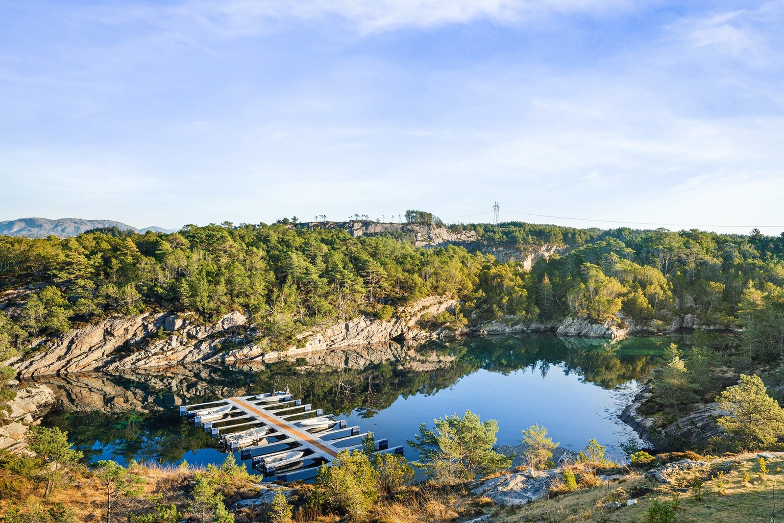 Ikke lange veien fra leiligheten ligger båtplassen som medfølger leiligheten. Galleribilde