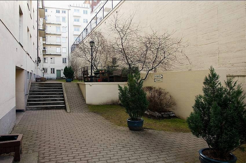 Bakgård Galleribilde