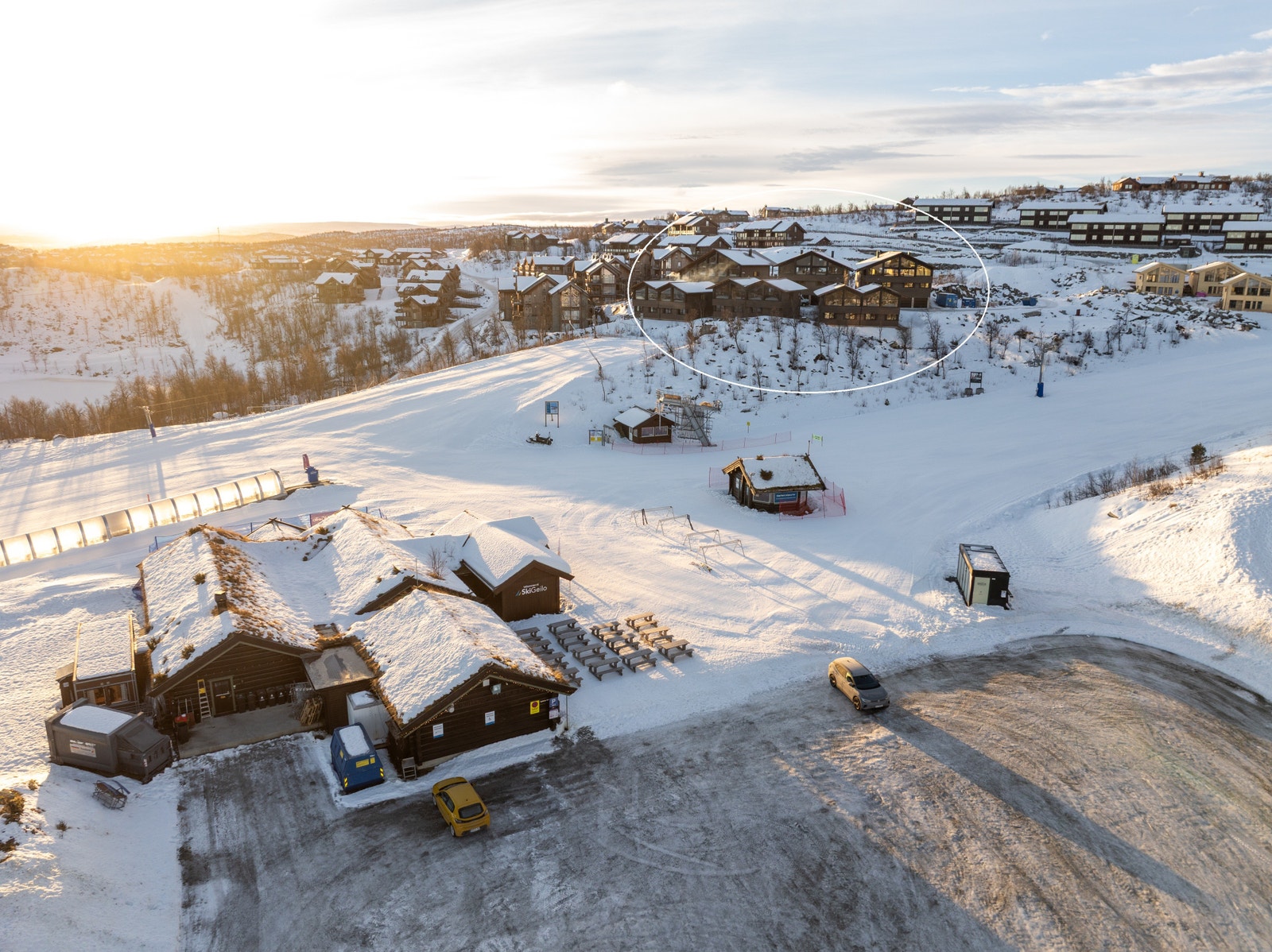 Hyggelige Kikut Bistro og Kikuttoppen Vinbar ligger i gangavstand. Galleribilde