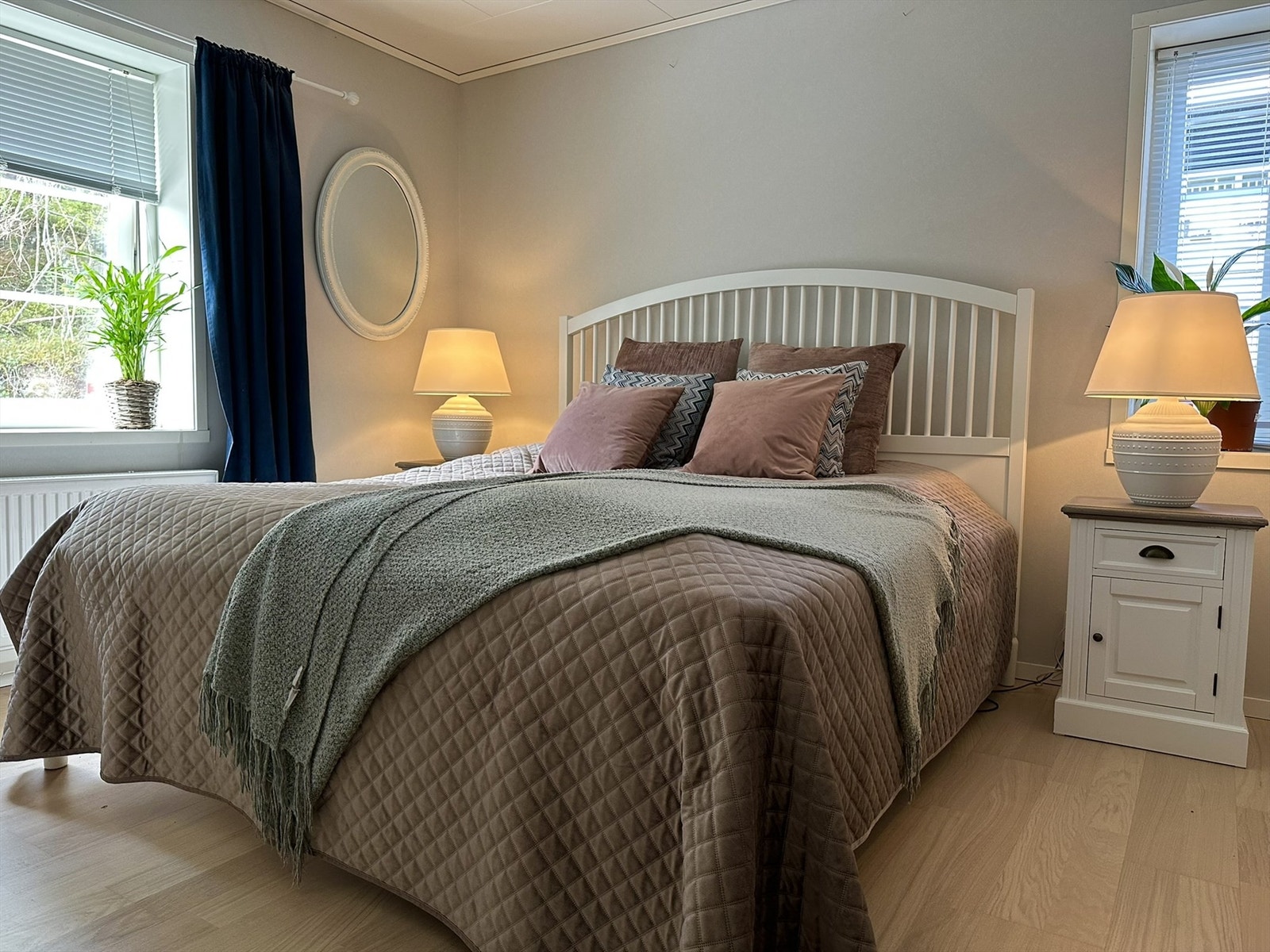 I denne etasjen finner du hovedsoverommet - det vil si at huset har alle hovedfunksjonene på en flate. Galleribilde