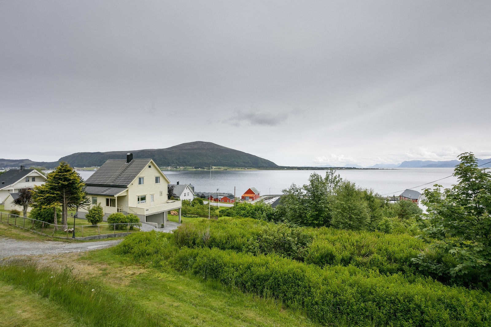 Utsikt mot Longva Galleribilde