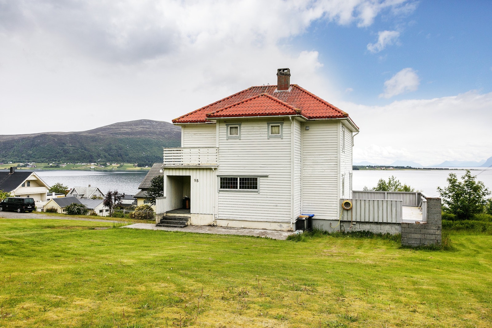 Sjarmerende bolig med naturskjønn beliggenhet Galleribilde