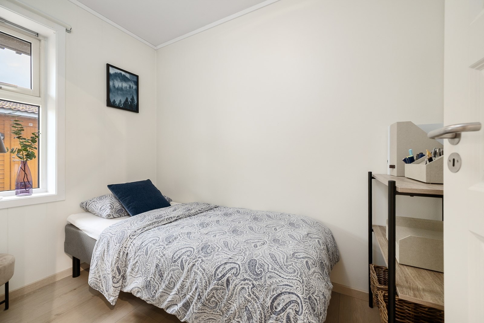 Opprinnelig kontor/bod, men man kan fint sette inn en seng og benytte det som soverom. Galleribilde