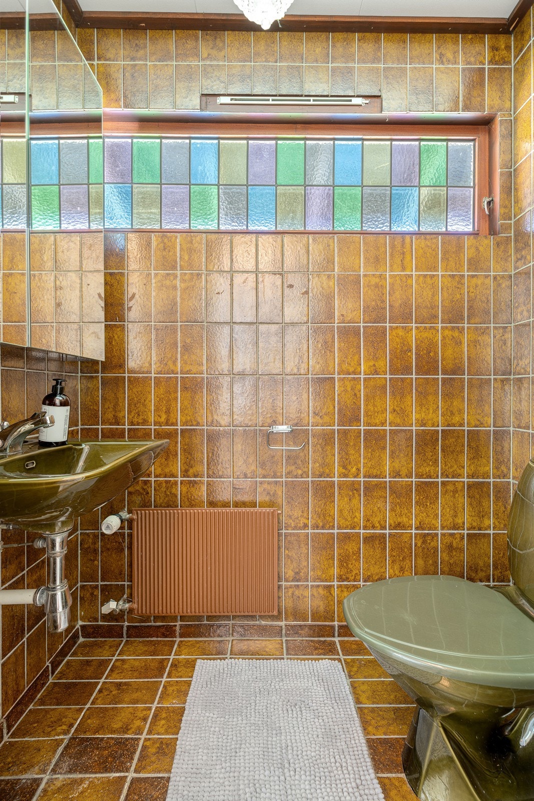 Eldre toalett i hovedetasjen Galleribilde