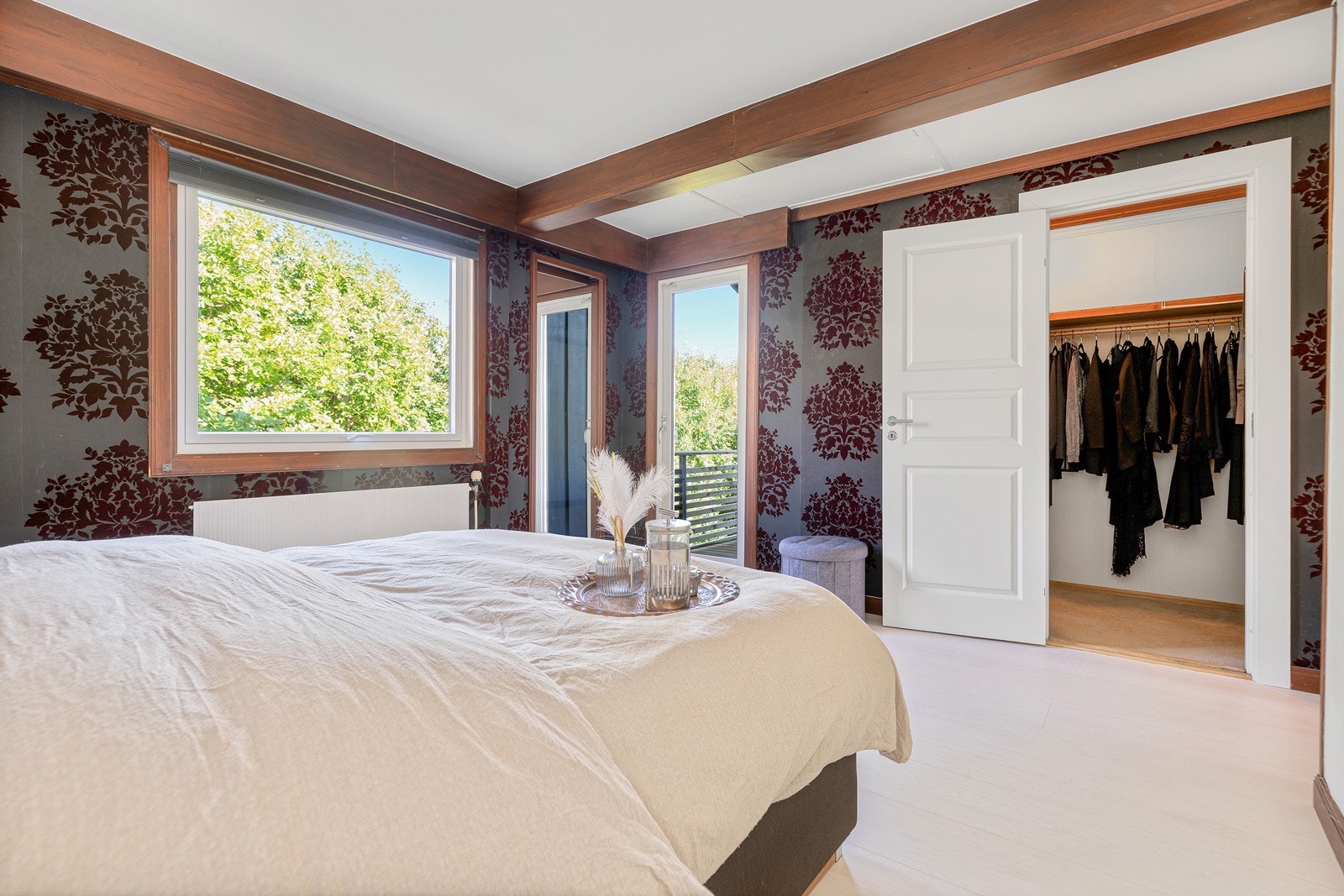 Med eget walk-in closet og utgang til verandaen Galleribilde