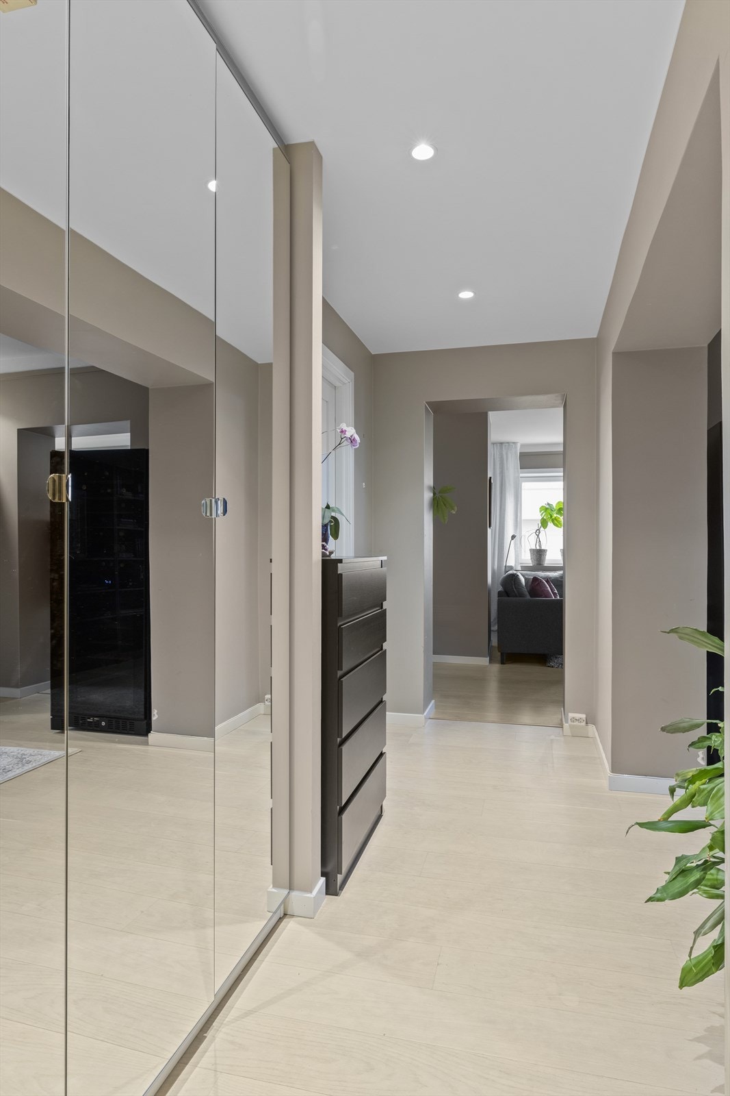 I gangen er det godt med skap- og oppbevaringsmuligheter. Galleribilde