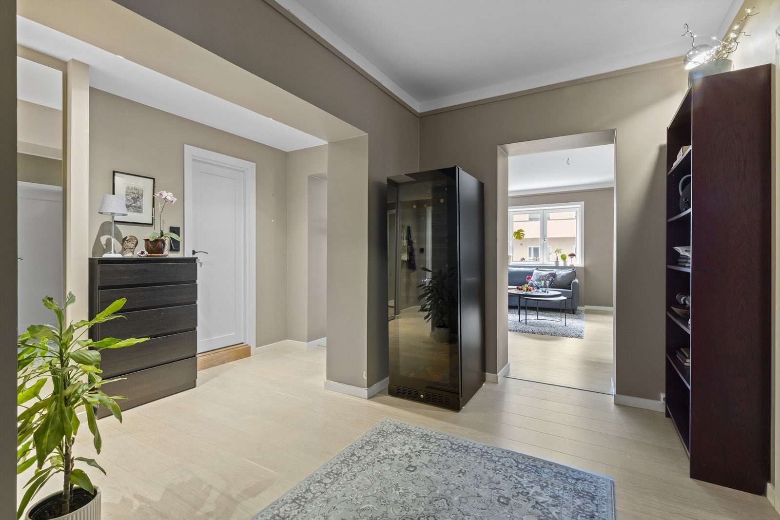 Frittstående skap følger ikke med. Galleribilde