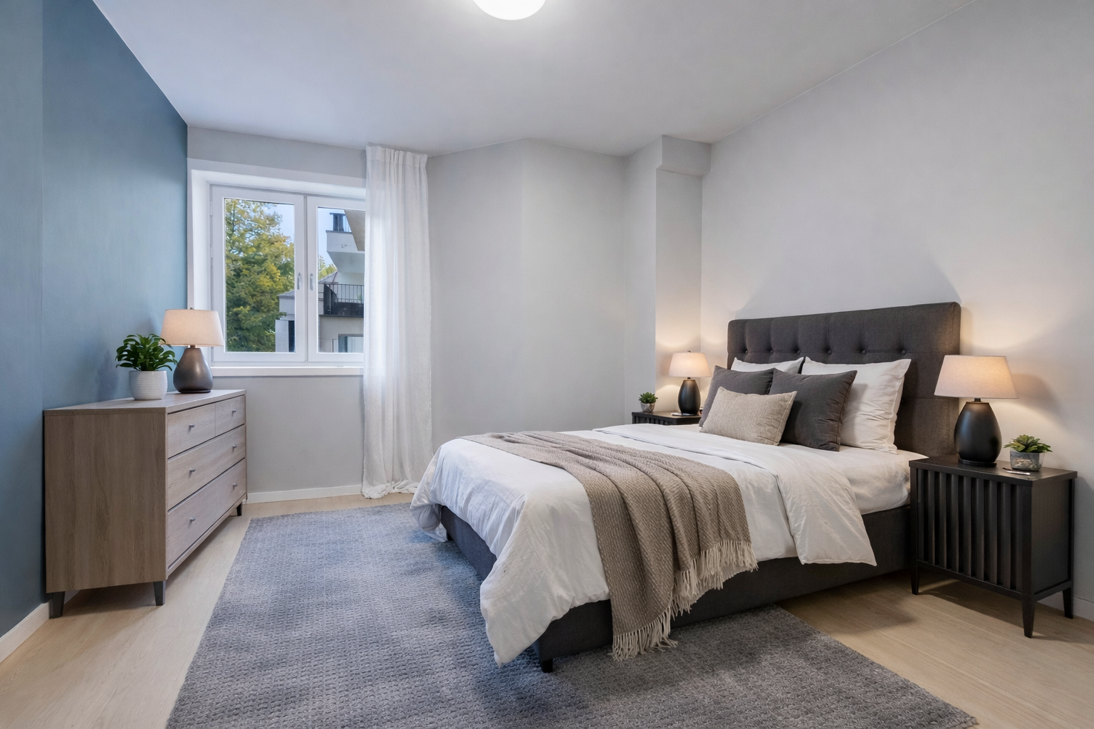 Hybelen kan også benyttes som et hovedsoverom med direkte adkomst til bad. Merk at dette bildet er AI generert. Galleribilde