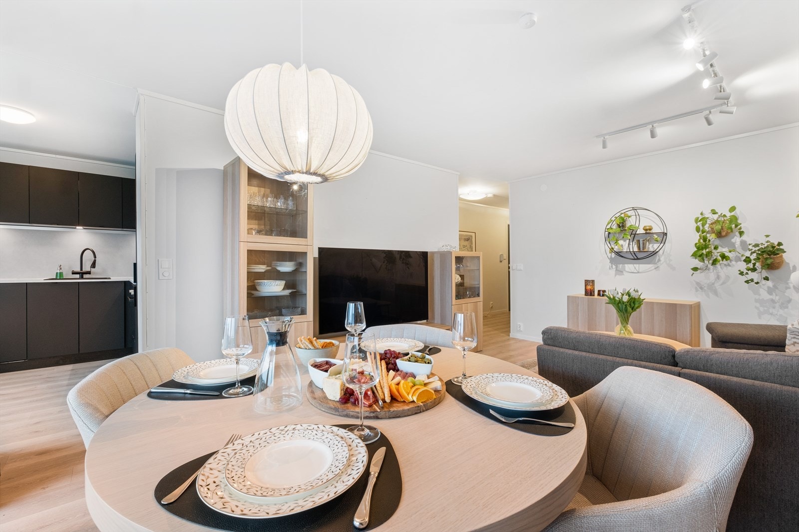 En trivelig plass å invitere venner og kjente til en bedre middag. Galleribilde