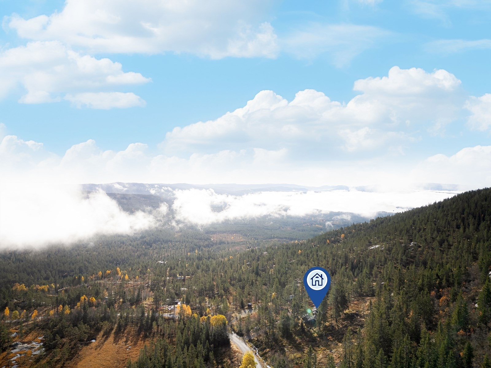 Like ved eiendommen er det oppkjørte skiløyper, og ca. 40 km fra hytta ligger Kongsberg skisenter med flere heiser og nedfarter. Galleribilde