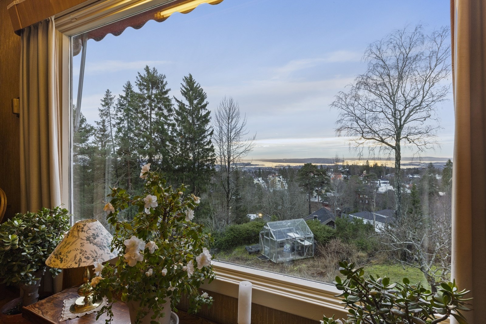 Utsikt mot Hovedøya, Nesodden og Fornebu. Galleribilde