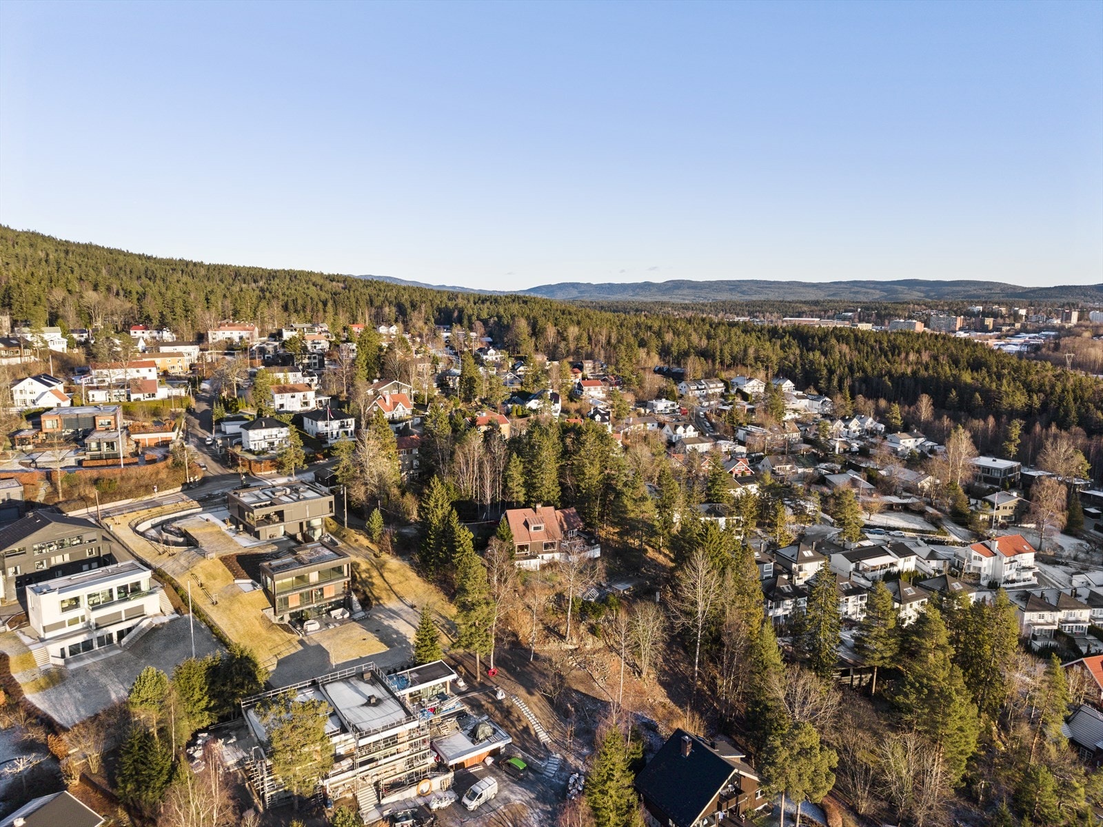 Kort vei til marka. Blåmerket sti inn til Bånntjern finner du i Stjerneveien. Galleribilde