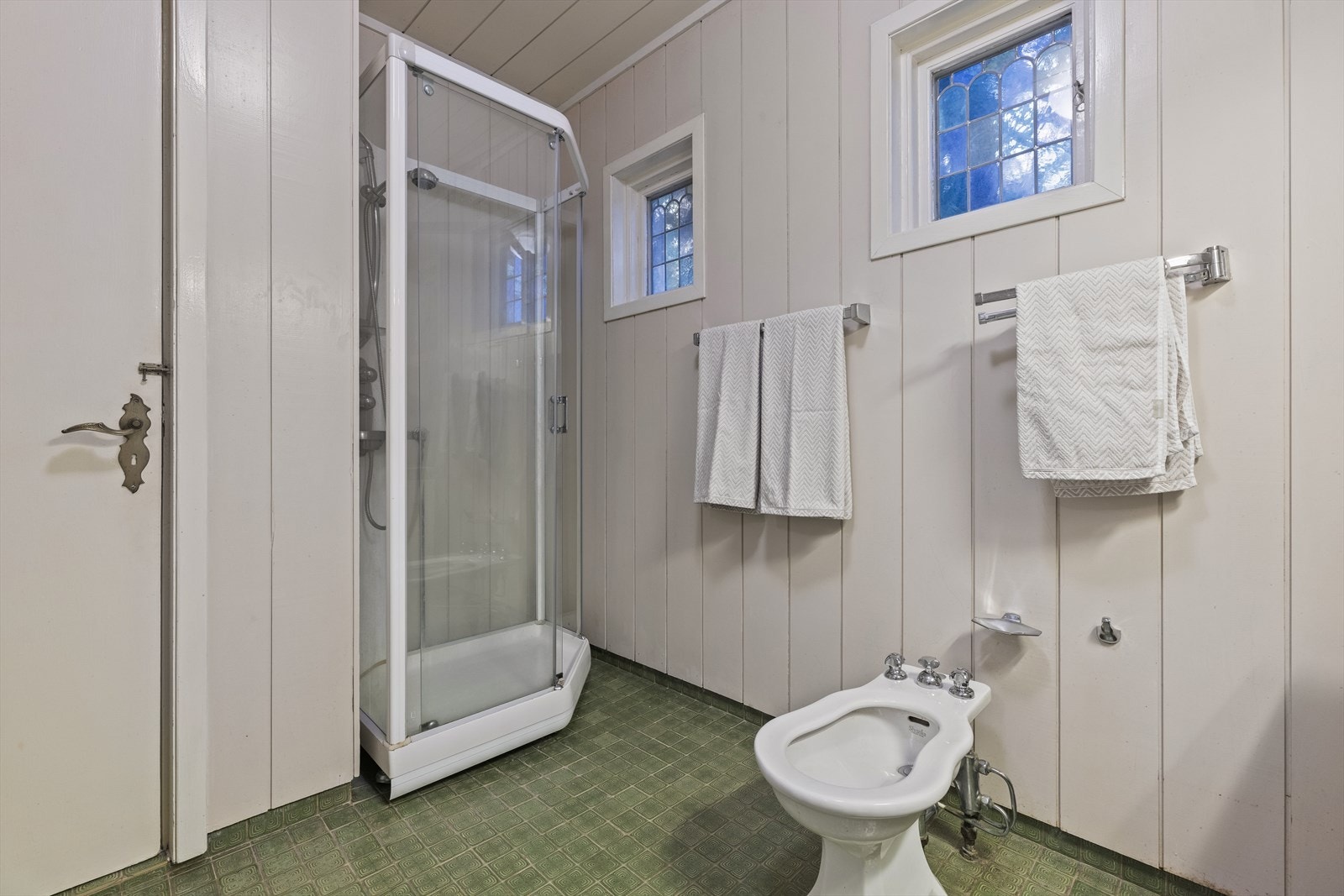 Nyere dusjkabinett. Galleribilde