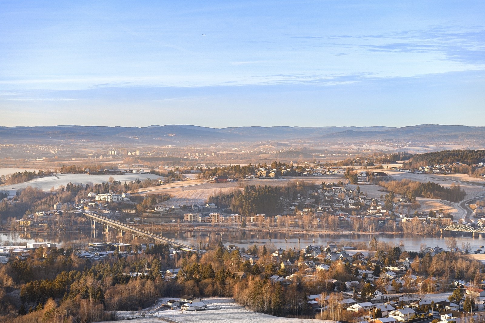 Kort vei til Fetsund sentrum med et variert servicetilbud og kulturminnet Fetsund lenser. Galleribilde