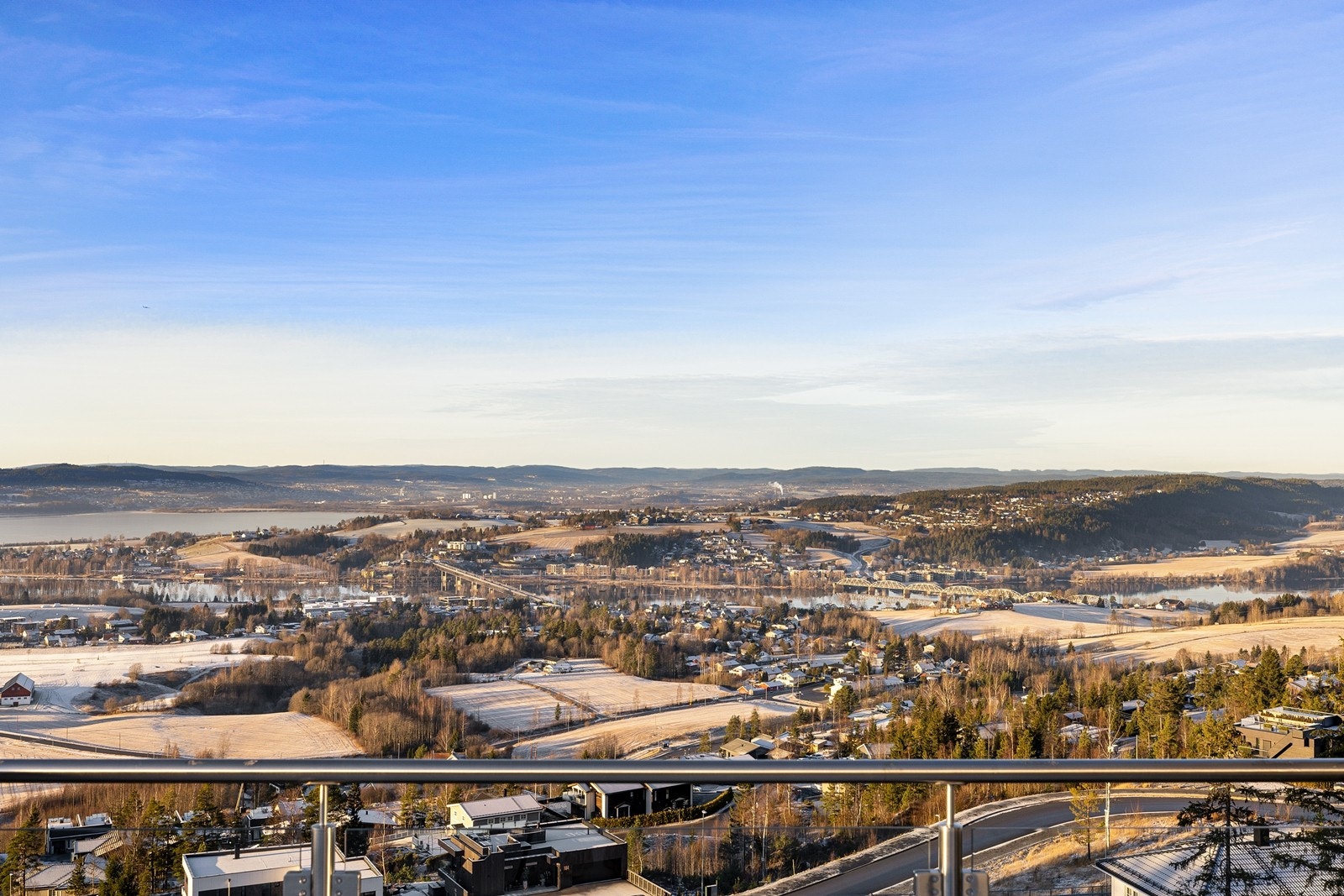 Vestvendt, solrikt og utsikt! Galleribilde